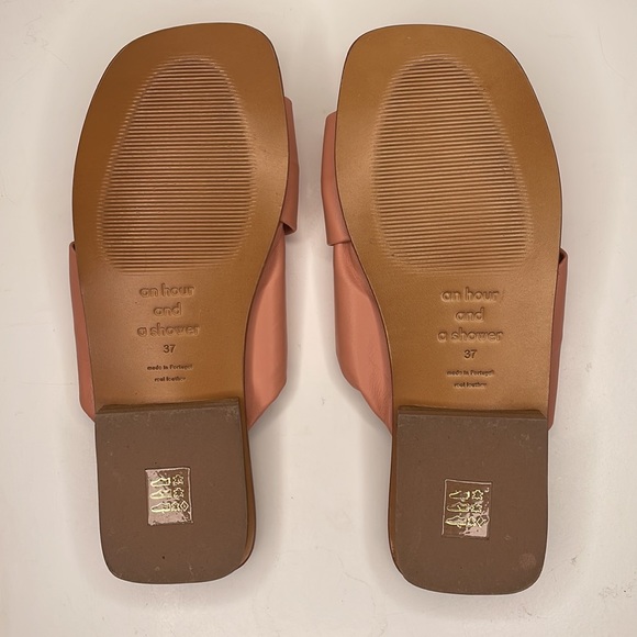 PINK LEATHER SLIDE SANDAL by AN HOUR A SHOWER - NEW NEVER WORN - Picture 4 of 4